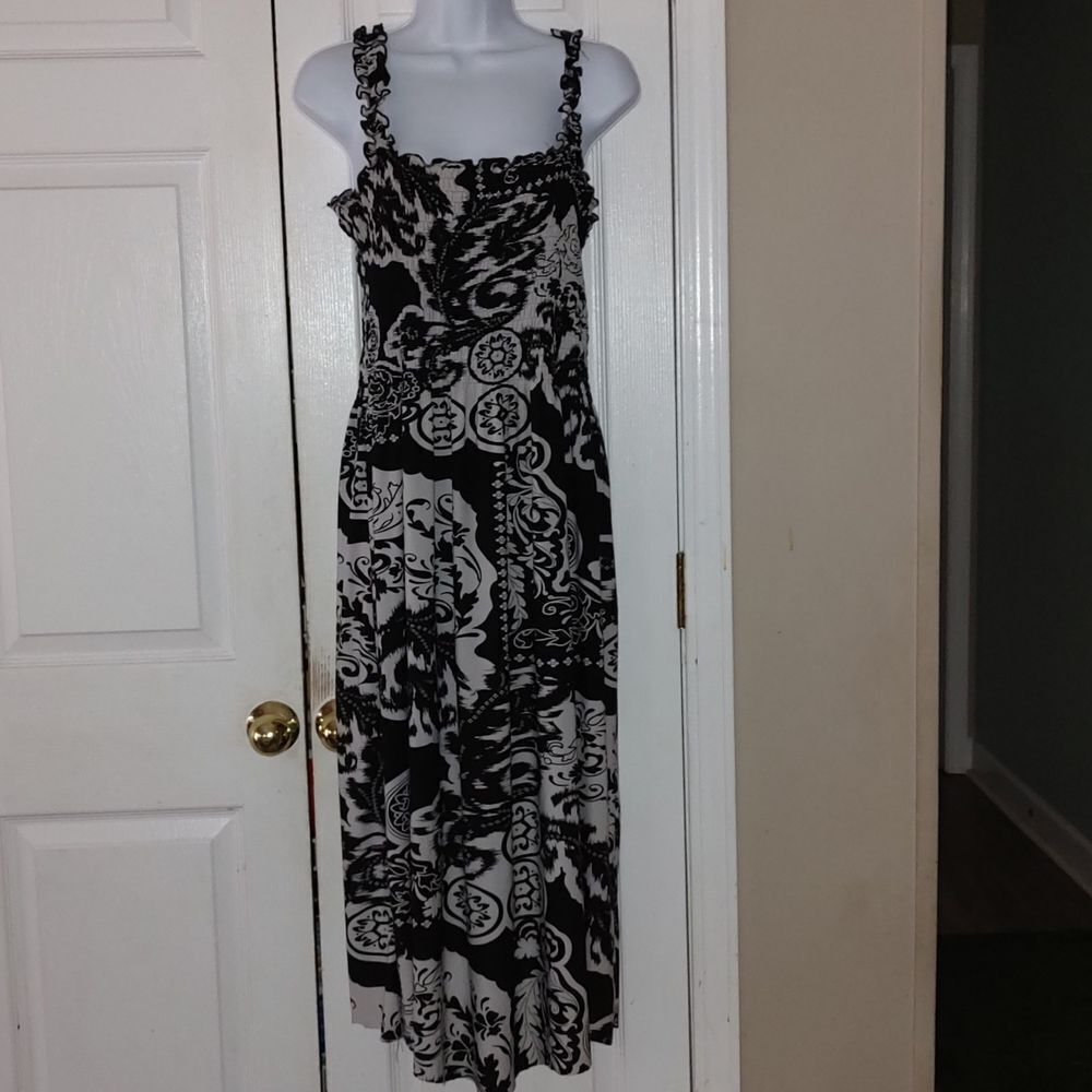 New Directions black and white smocked summer beach dress Sz 8